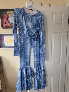 Goodtimesusa Women's Matching Blue Printed Top And Bottom with Ruffle Hem Set